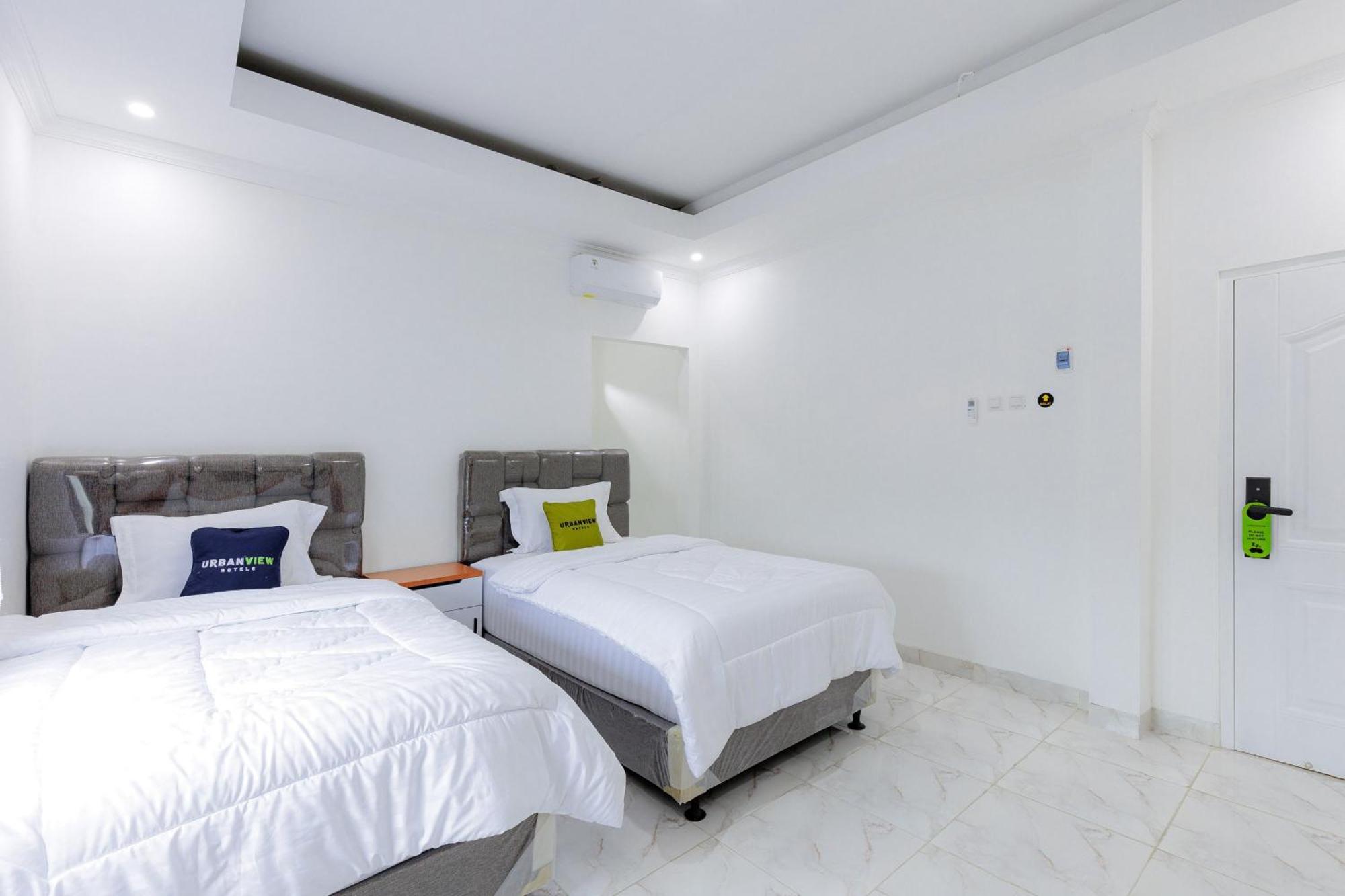 Urbanview Hotel Amira Syariah Bogor Pamoyanan Eksteriør billede